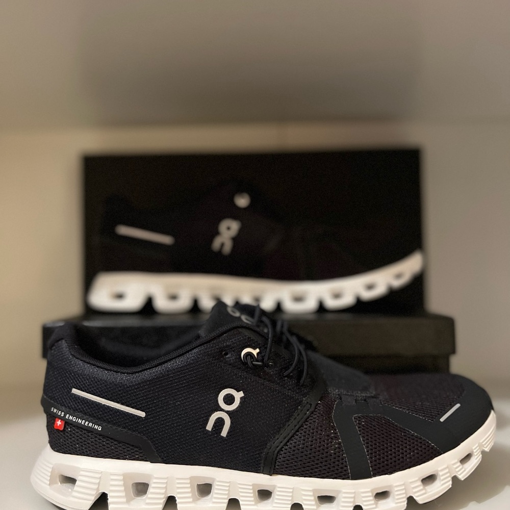 Cloud 5 running sneakers..